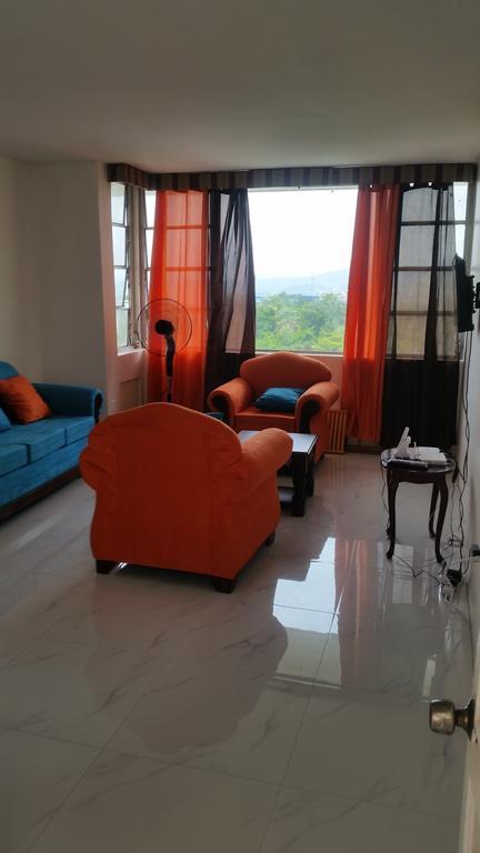 Malia'S New Kgn Apartment Kingston Buitenkant foto